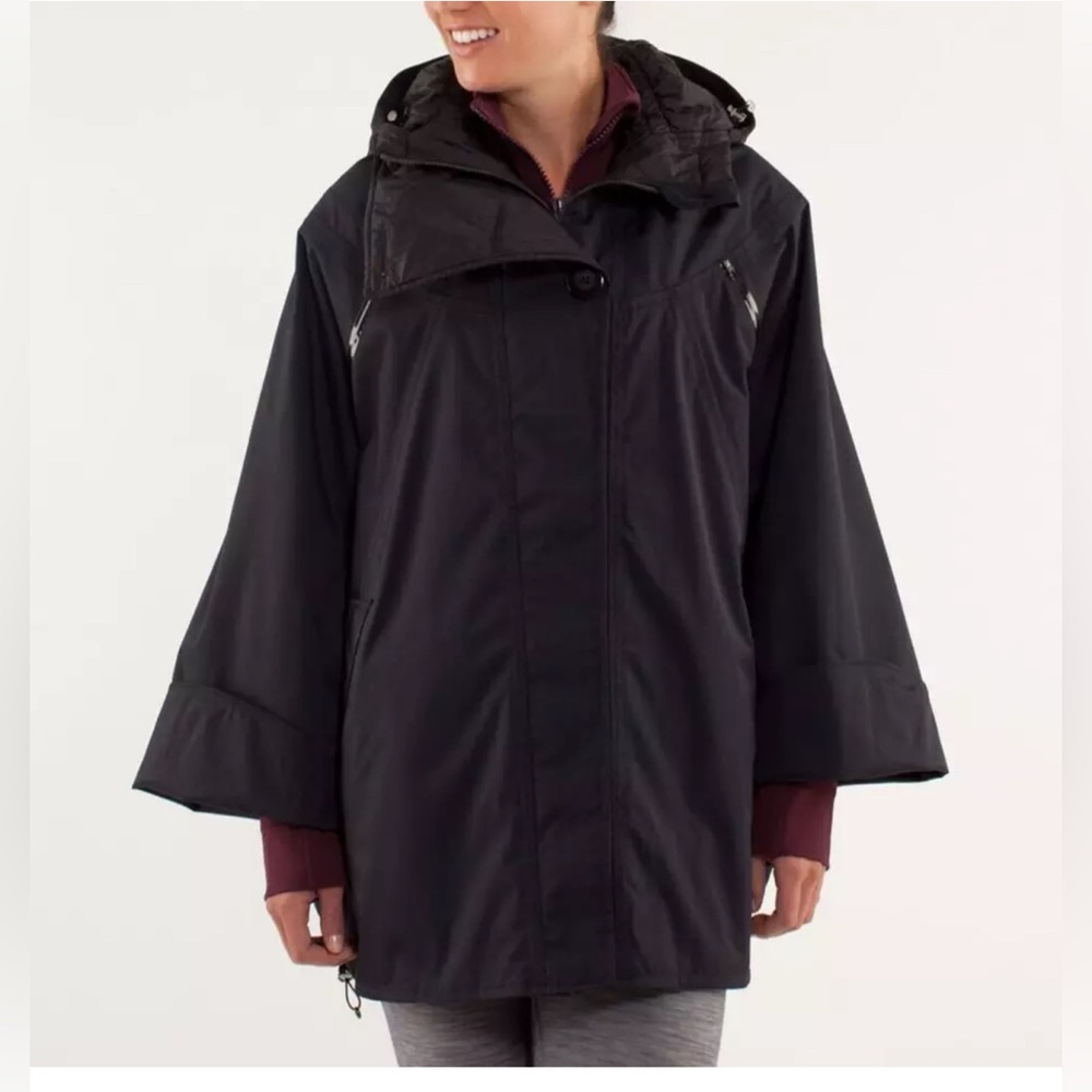 NWT Lululemon Peak To Peak Poncho Womens Softshell Rain Coat Outdoors S/M